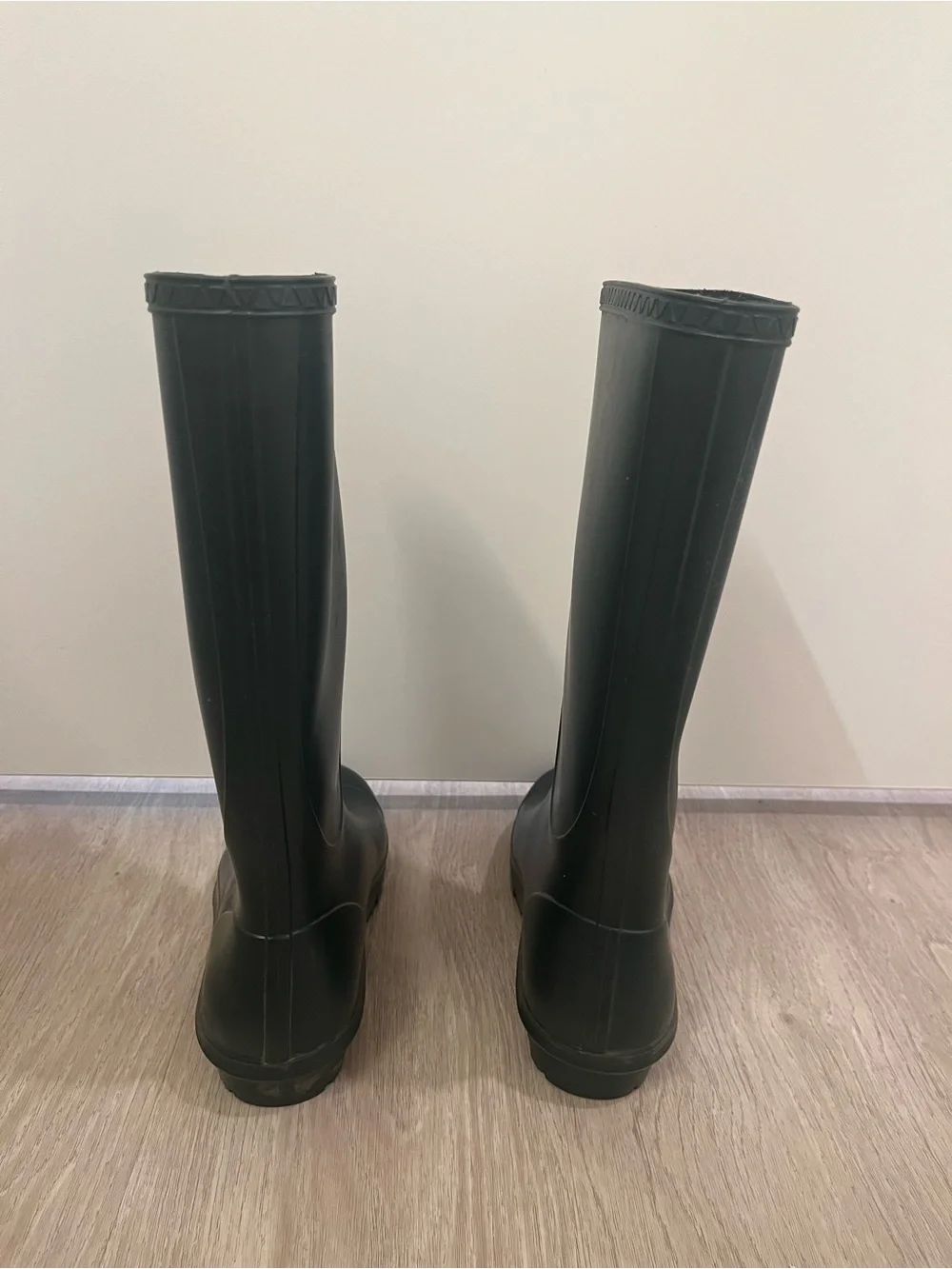 UGG Tall Dark Green Rubber Rain Boots - Size 7